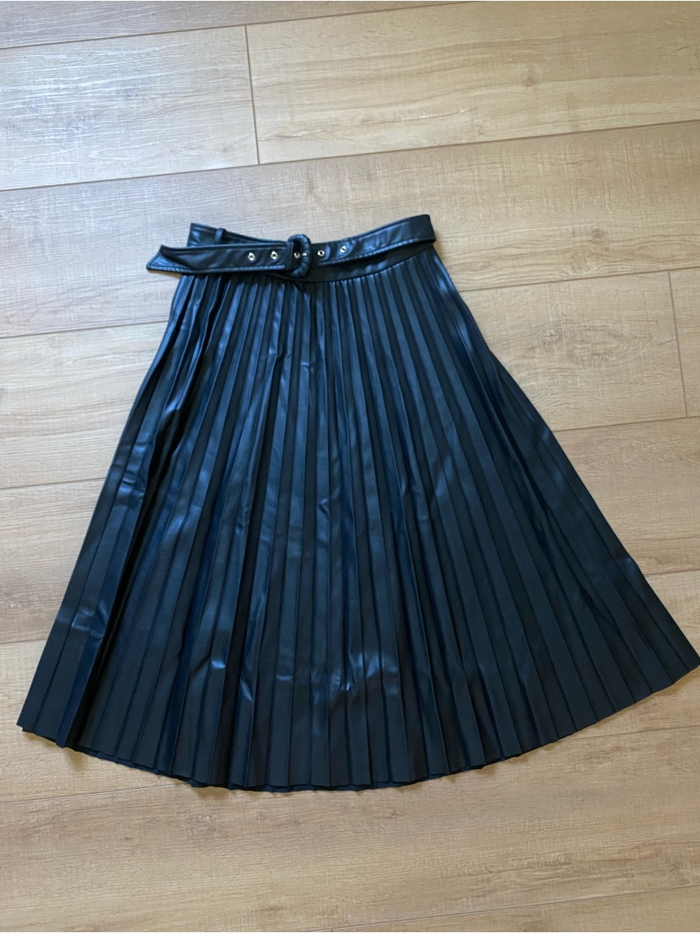 Zara Black Pleated Faux-Leather Midi Skirt with Belt - Picture 2 of 4
